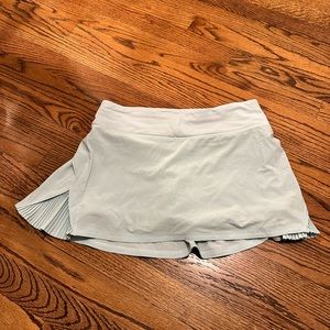 Lulu lemon pleated skirt with built in shorts, size 6